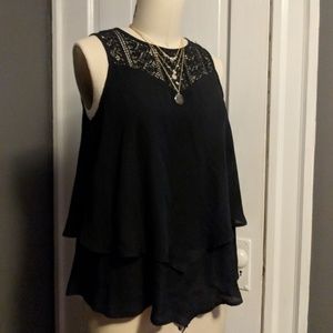 Monteau Lacy Black Top